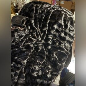 CHOCO-MINK THROW BY AVIVA STANOFF‎